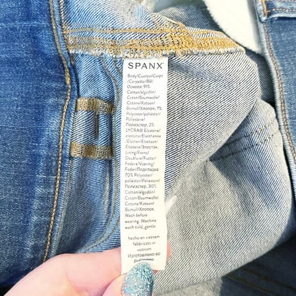 Spanx Flare Leg Pull-On Jeans Vintage Indigo Wash Size Large Regular - Picture 5 of 7